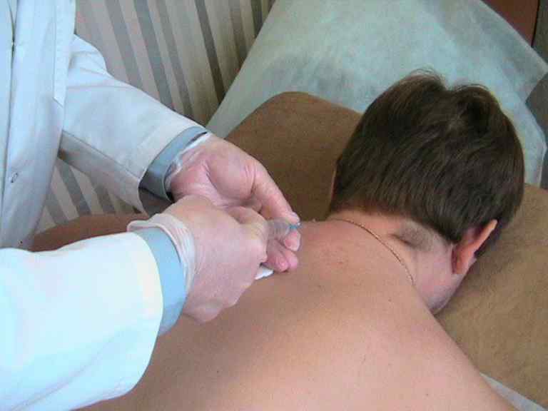 Боли в спине лечение уколы