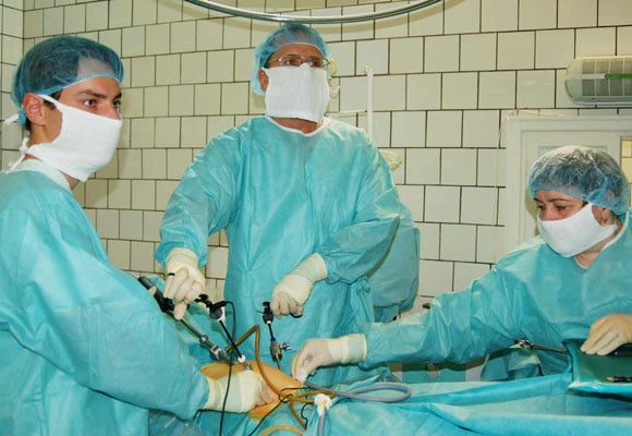 Проведение хирургической операции
