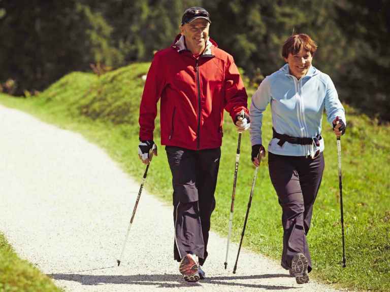Техника скандинавской ходьбы с палками для пожилых