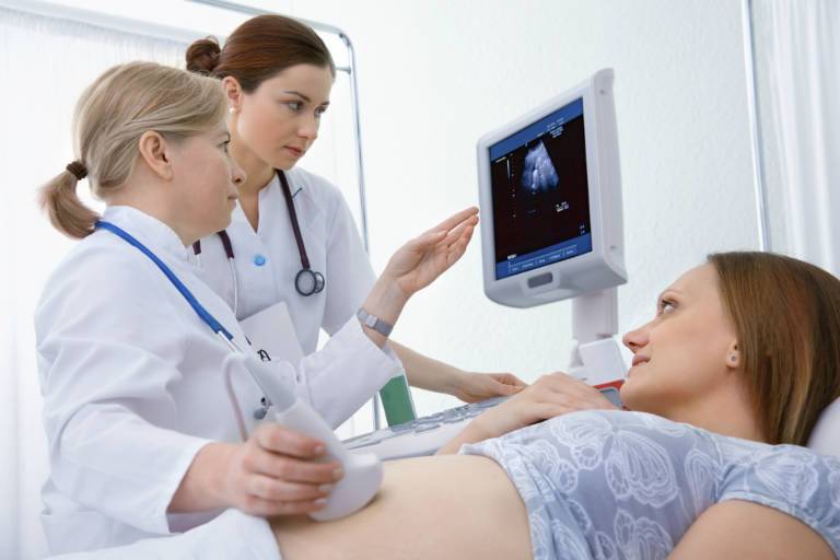 Могут ли идти месячные при беременности на ранних сроках