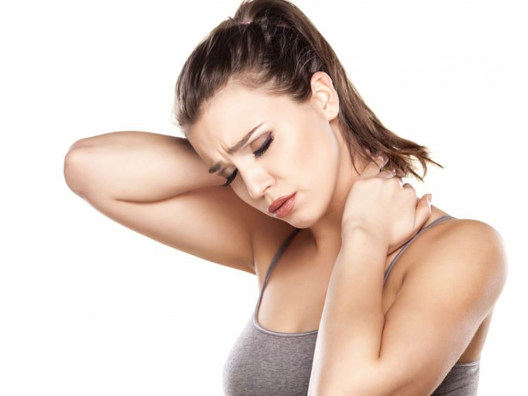 Симптомы шейного остеохондроза у женщин и его лечение