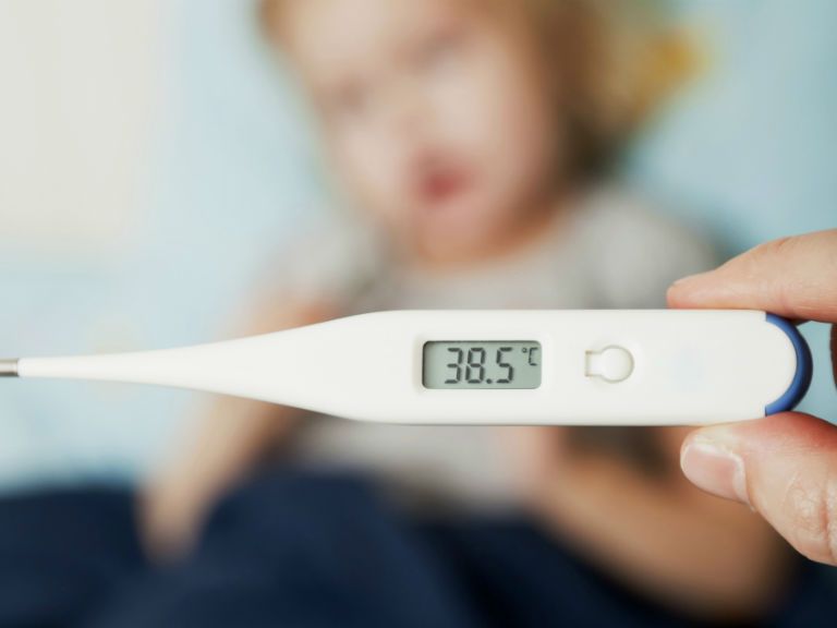 Температура у ребенка 38 держится 5 дней и кашель, что делать